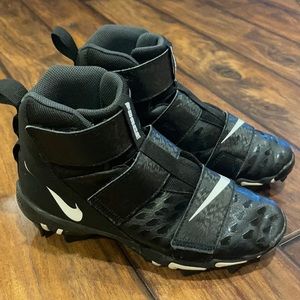 Boys Nike Force Football cleats size 4Y
